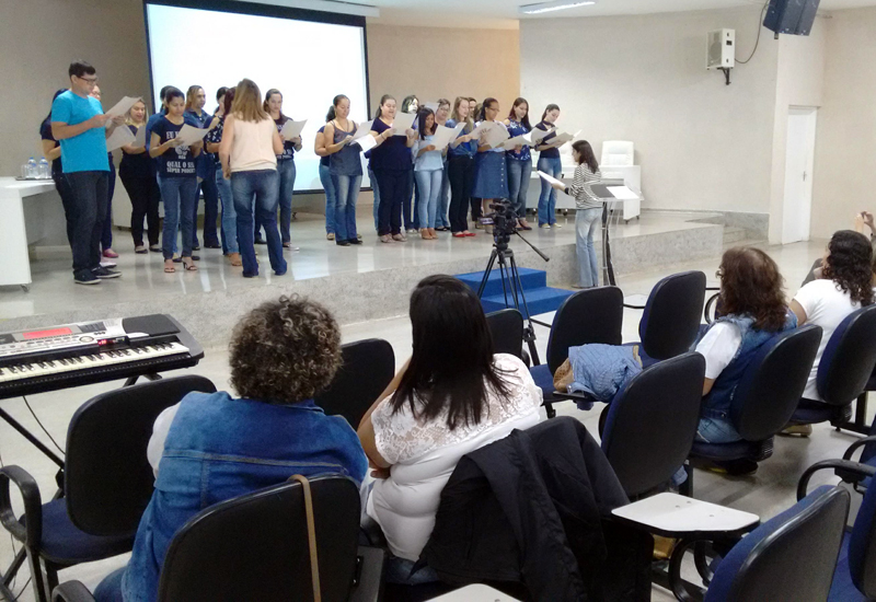 Evento, realizado no Auditório Miguel Reale, no Câmpus II, teve a apresentação de números musicais sob orientação das professoras Ana Queila Zanardo e Rosy Scalabrini
