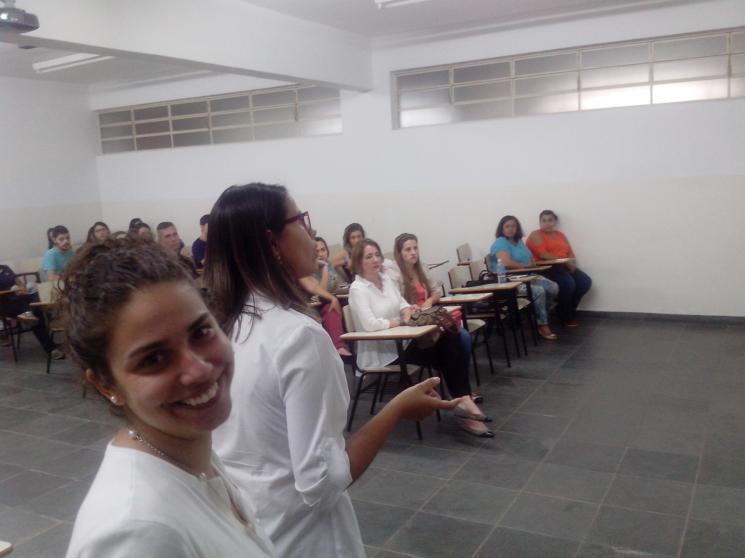 26/08: Luana e Mariana apresentam as práticas em Psicologia Educacional 