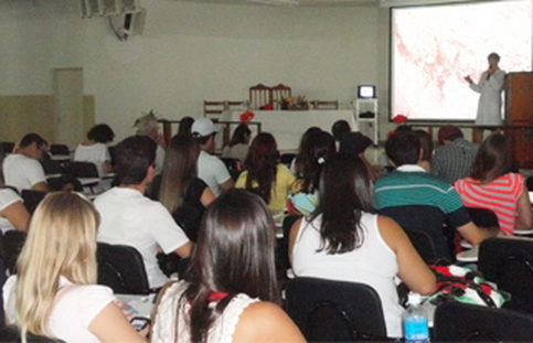 Cerca de 130 estudantes participam do X Ciclo de Palestras de Odontologia da FAI