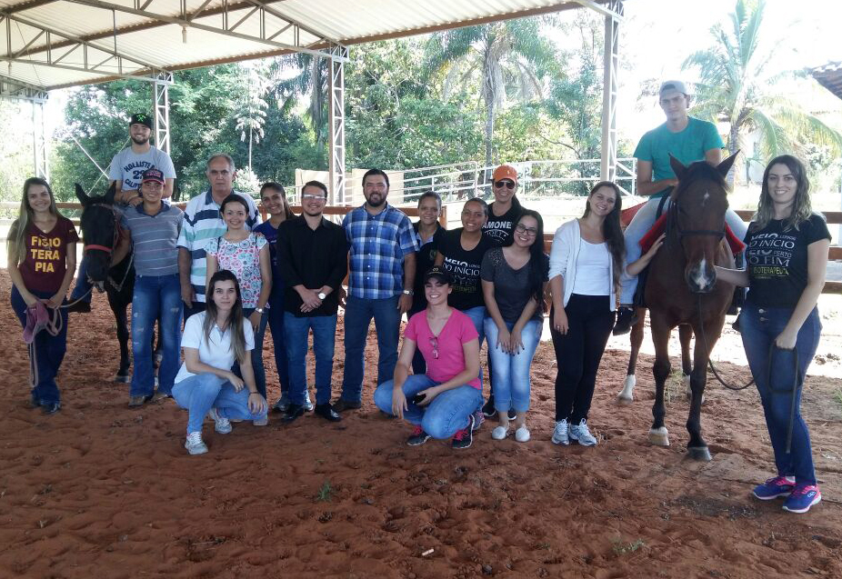 Alunos de Fisioterapia e Educação Física da FAI recebem treinamento para início de Projeto Equoterápico