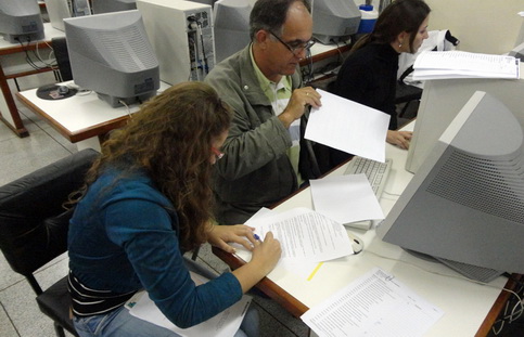 Alunos bolsistas do PIBID assinam termo de compromisso na FAI 