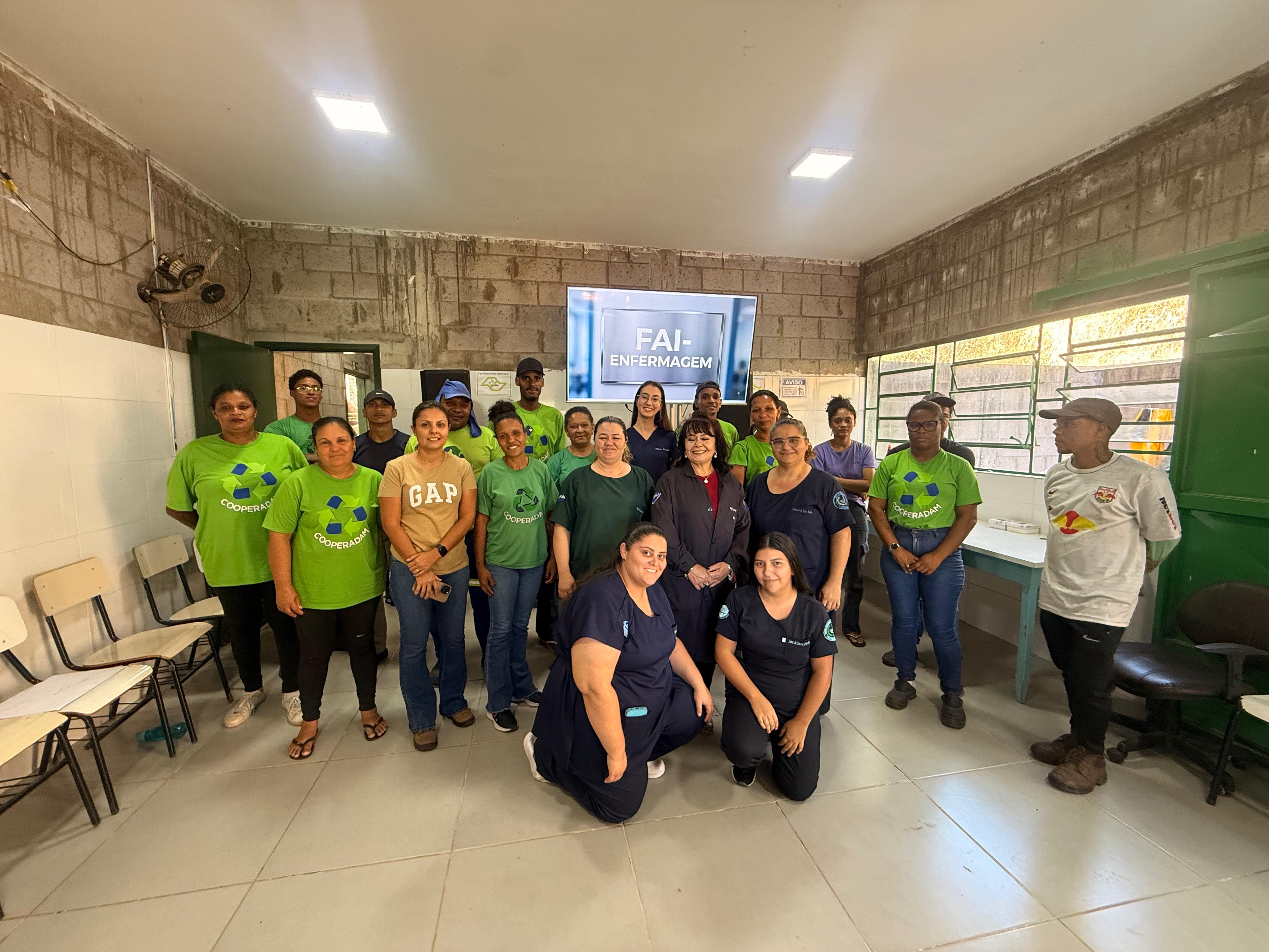 Alunas de Enfermagem da FAI promovem treinamento sobre segurança no trabalho na COOPERADAM