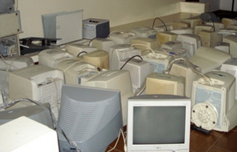 FAI realiza coleta de lixo eletrônico