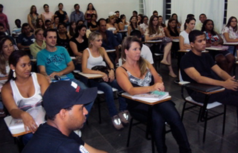 Direção da FAI recebe alunos dos cursos de História e Matemática