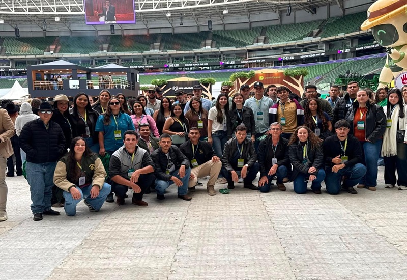 Alunos de Agronomia e Medicina Veterinária da FAI participam de Fórum Internacional do Agronegócio em São Paulo