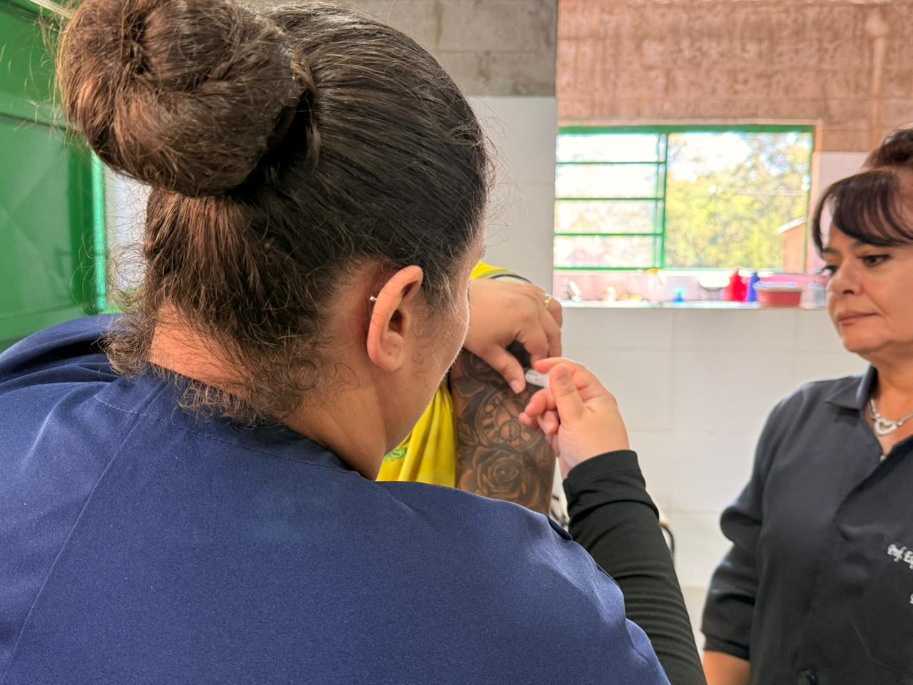 Alunas de Enfermagem da FAI promovem ação de saúde e vacinação na COOPERADAM