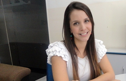 Recém-graduada em Odontologia pela FAI recebe prêmio professor João Dória do CRO