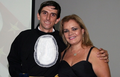 Graduado em Farmácia recebe Prêmio Paulo Minami do CRF-SP