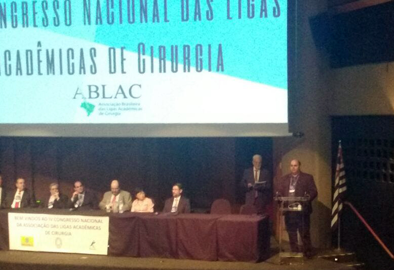 Vice-reitor e alunos da FAI participam de congresso nacional sobre cirurgia em São Paulo