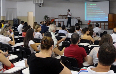 O curso de extensão realizado no dia 4, no campus II, abordou experiências com clientes HIV no Sul da África e no Brasil